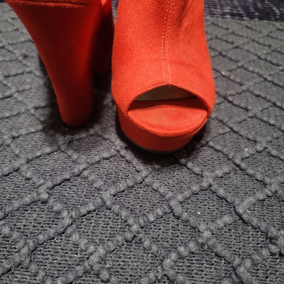 Red suede platform wedge - Picture 3 of 5